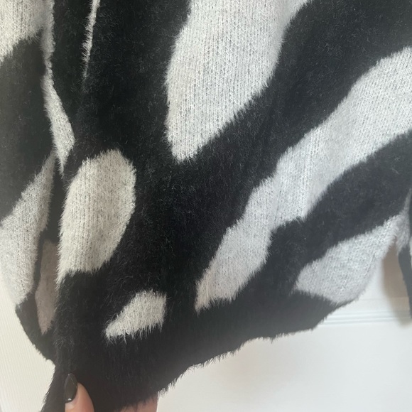 NWOT oversized sweater - Picture 3 of 3